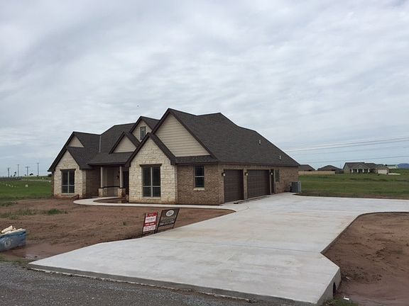 2nd image of 1044 NE Rock Ridge Rd