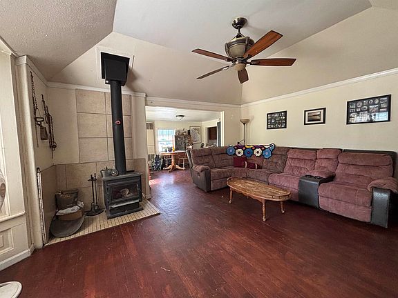 5th image of 903 Cottage St