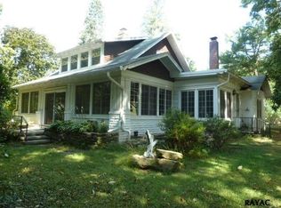 2 Holly Ln, Glen Rock, PA 17327