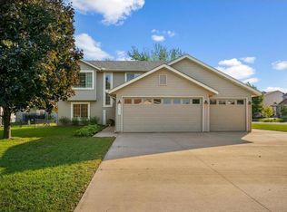 2157 Staghorn Dr, Shakopee, MN 55379