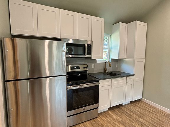3rd image of 808 Franklin Dr