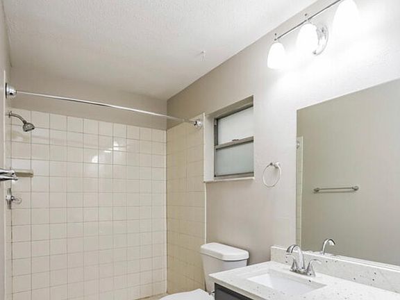 4th image of 12834 Dunhill Dr