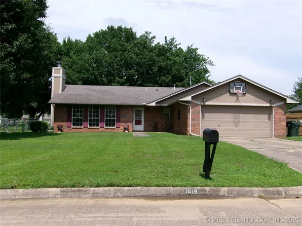 1614 Beaver Rd, Muskogee, OK 74403