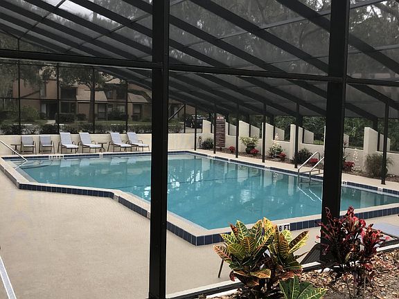 2nd image of 5 Greenbriar Ct