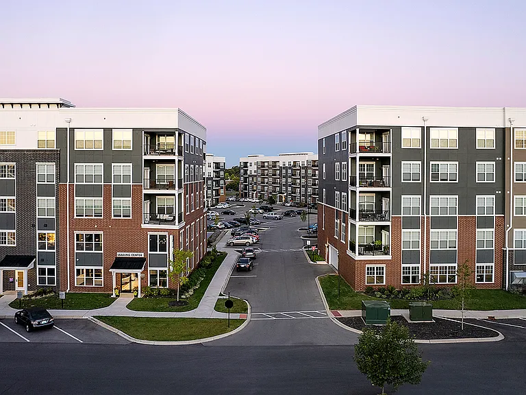 Rialto Hurstbourne — Photo 37