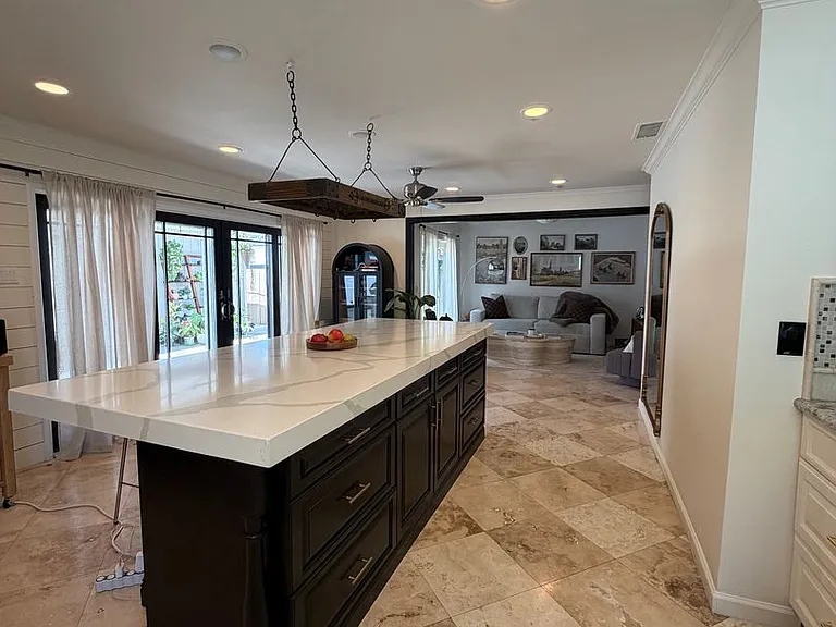 535 E Van Bibber Ave — Photo 2