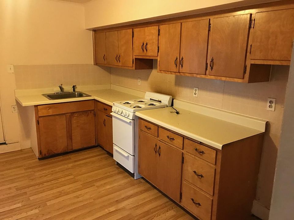 2nd image of 3539 E 95th St