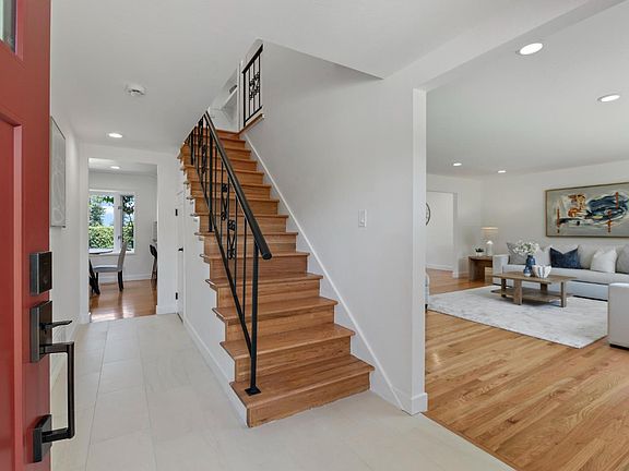 5th image of 127 Belvue Dr