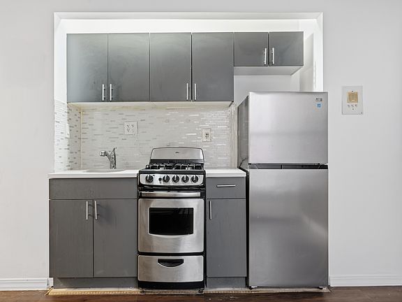 4th image of 206 E 81st St #6BB