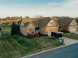 5 Charter Pl, Thomasville, NC 27360