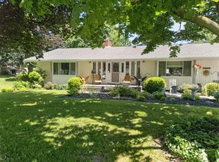 6180 Willow Dr, Williamson, NY 14589