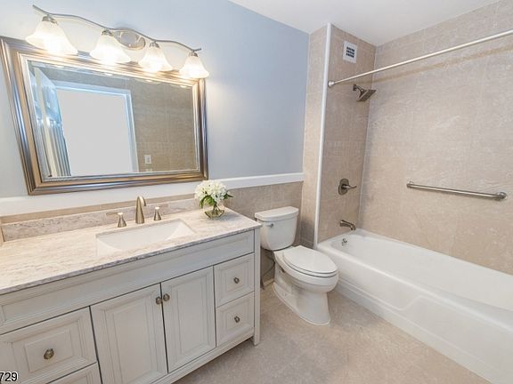 5th image of 1 Claridge Dr #114