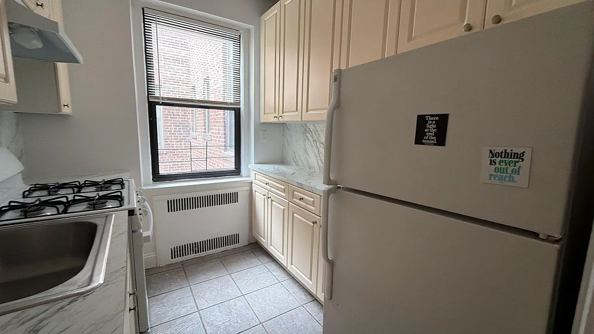 Building Photo - 175-05 Wexford Ter #6E