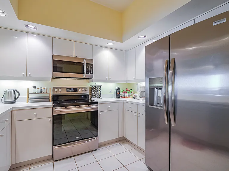 5225 E Harbor Village Dr #303 — Photo 8