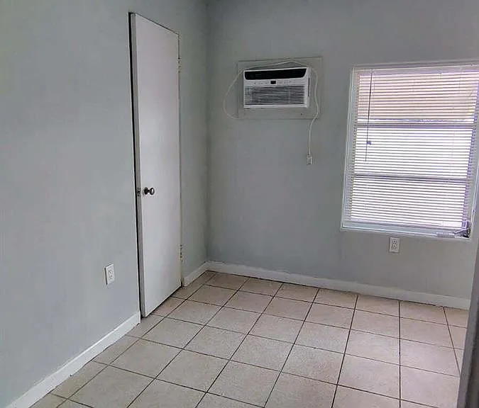 1231 N F St — Photo 2