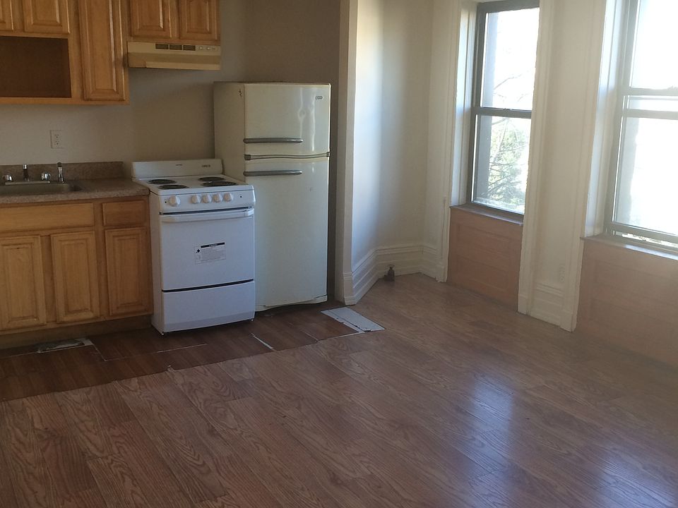 1st image of 354 Parkside Ave APT 3