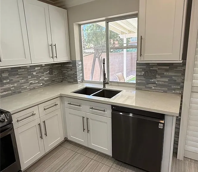 10087 Yellow Canary Ave — Photo 21