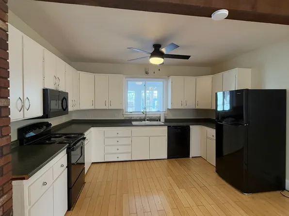 17 Weeman St, Springvale, ME 04083