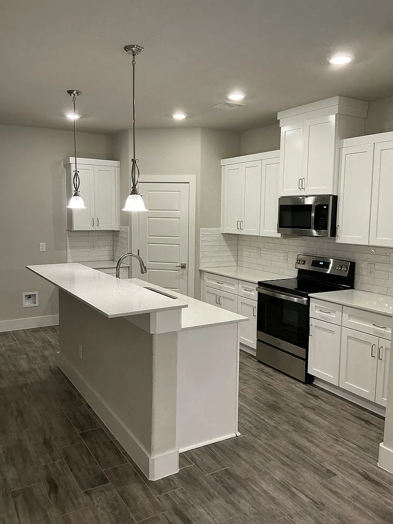 3/2/2 + Affordable + Pets Welcome — Photo 4