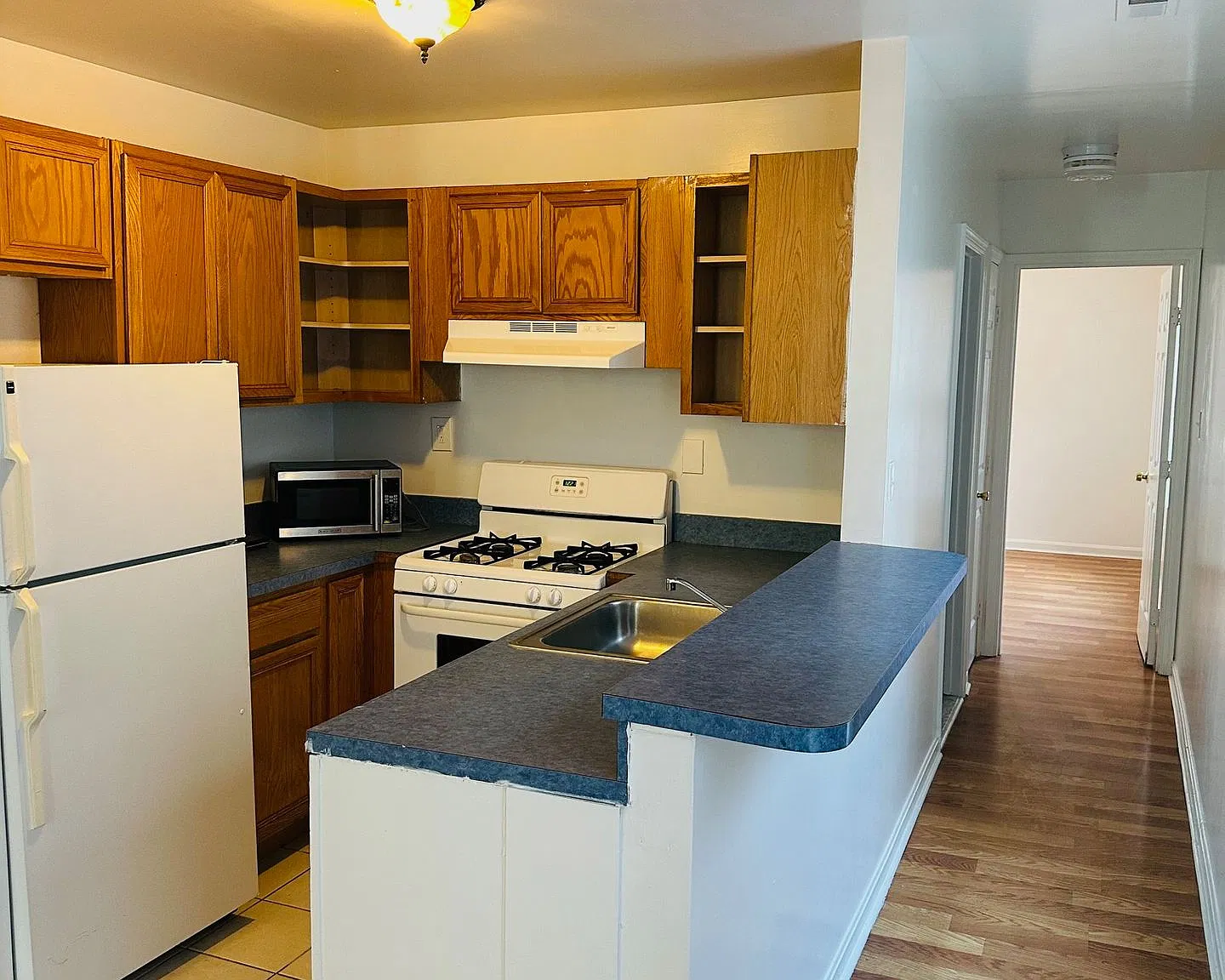 Johnston Square 3 Bedroom Apartment! — Photo 3