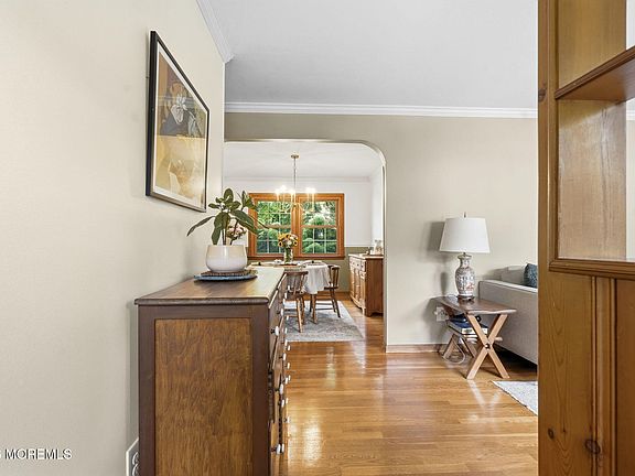 4th image of 404 Westwood Place