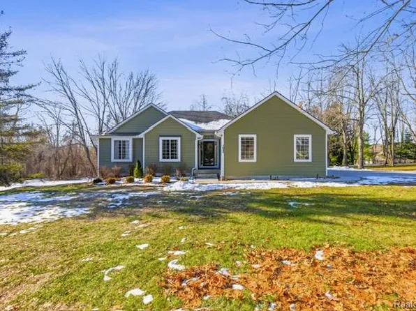 1644 High Pointe Dr, Oxford, MI 48371