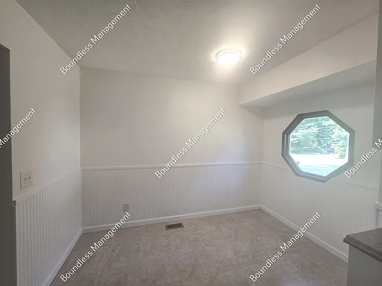 3172 Carmel Dr — Photo 7