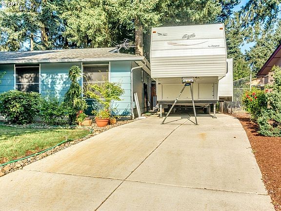 4th image of 1217 NE 124th Ave