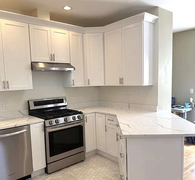 118 Trowbridge St #6 — Photo 3
