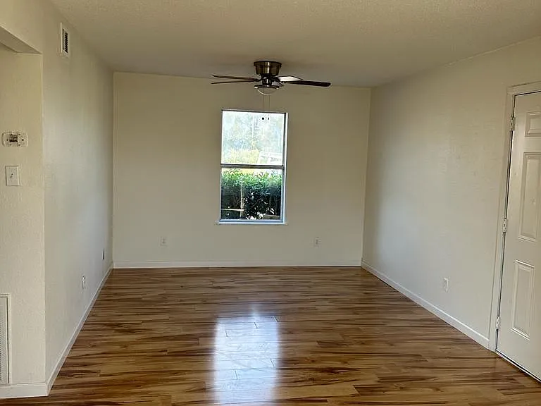 350 N Erby Campbell Blvd — Photo 3