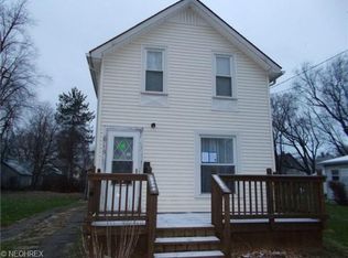 619 Harbor St, Conneaut, OH 44030