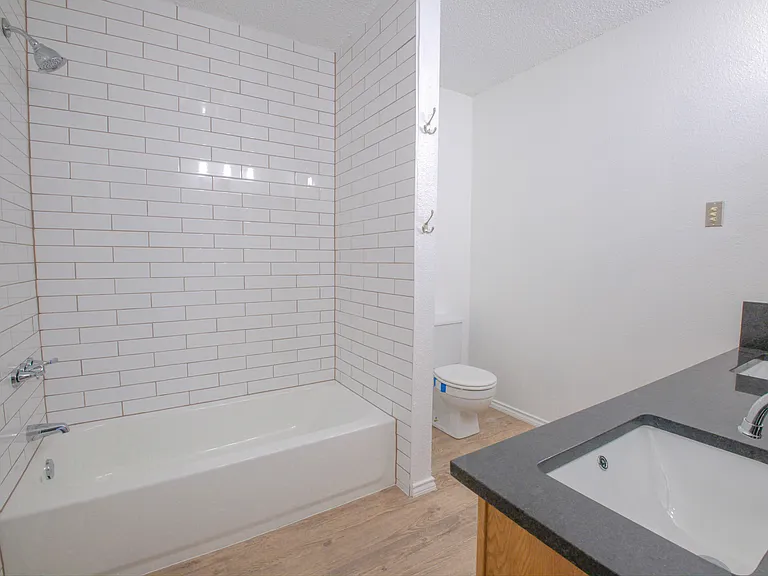 3634 Dexter Ave — Photo 5
