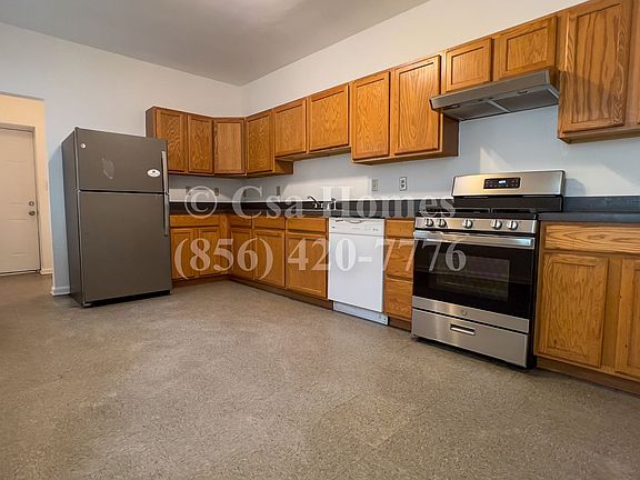 4th image of 411 Viola St