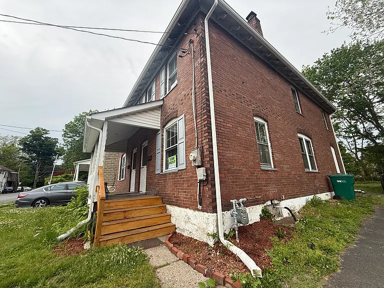 12 Foundry St — Photo 2
