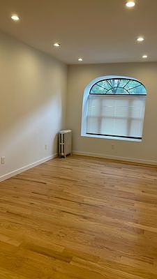 1st image of 9 E 118th St APT B