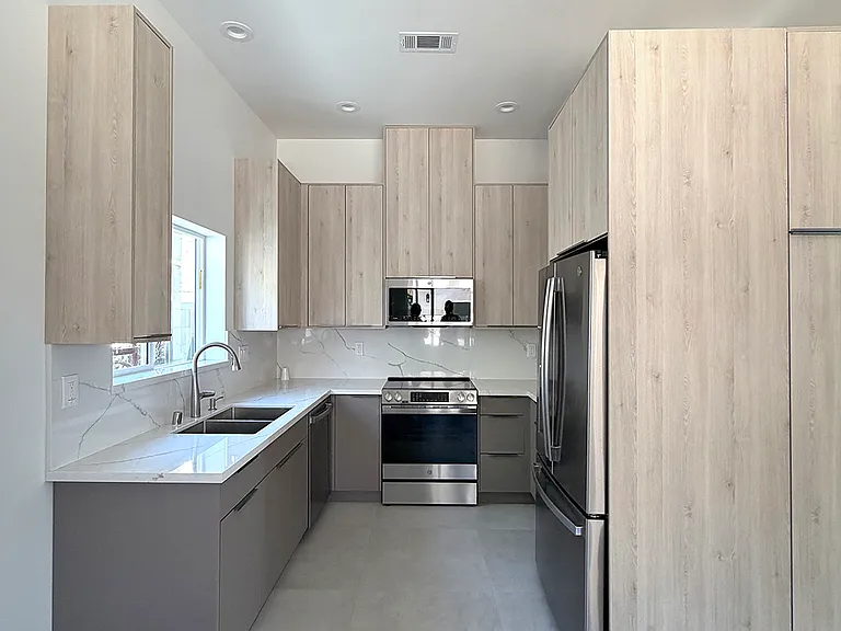 7219 1/2 Summitrose St — Photo 8
