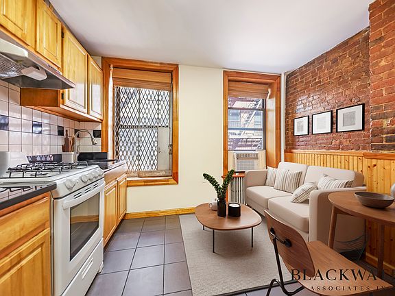 3rd image of 110 Macdougal St APT 10F