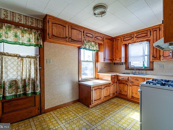4th image of 408 Guilford St