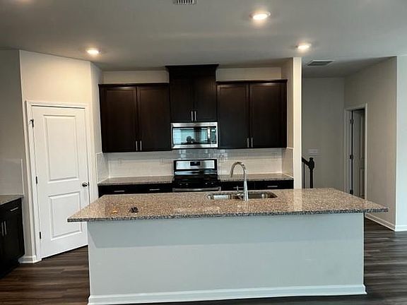 5th image of 5221 Glade Park Dr