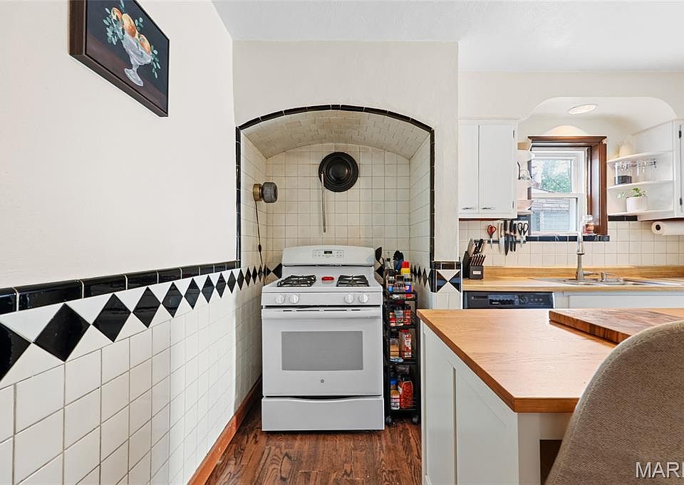 2nd image of 9058 Rosemary Ave