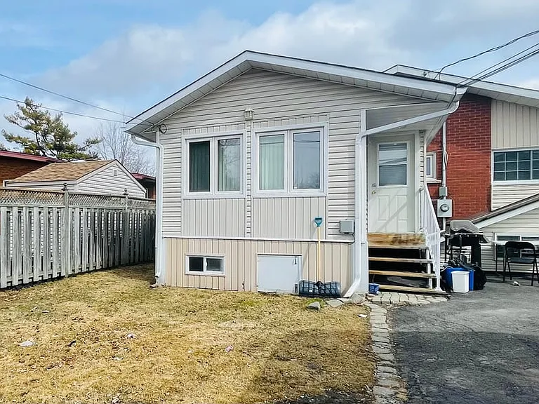 704 Claude St #B — Photo 2