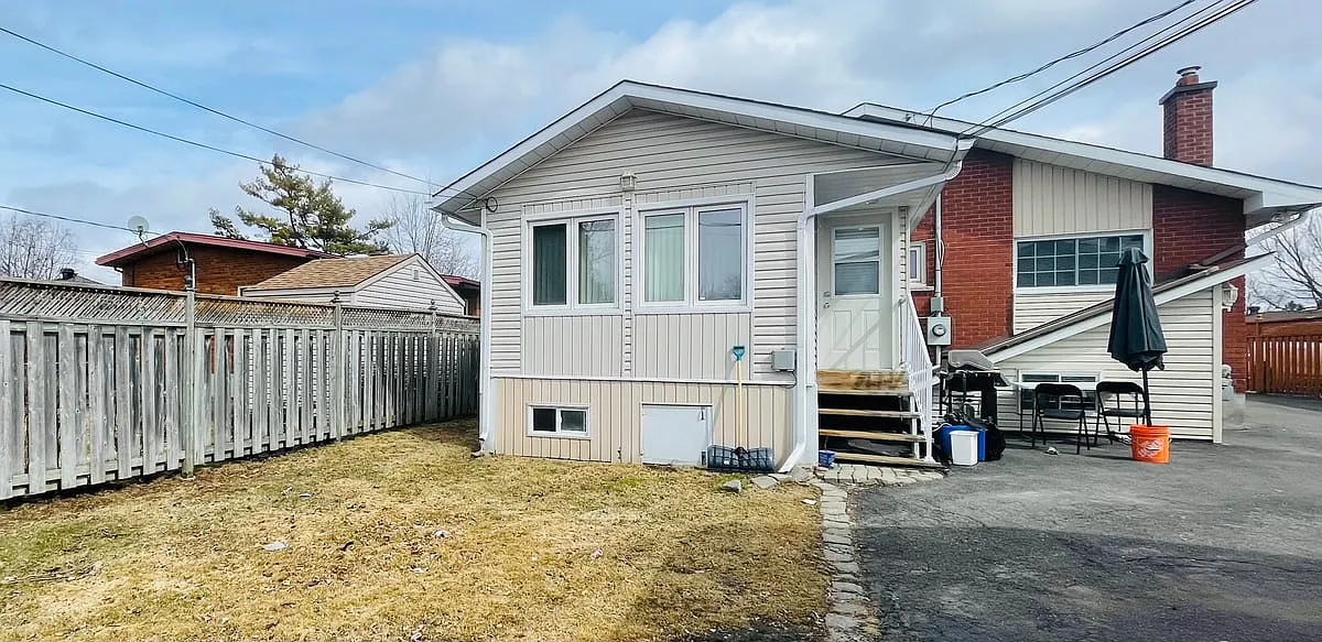 Building Photo - 704 Claude St #B