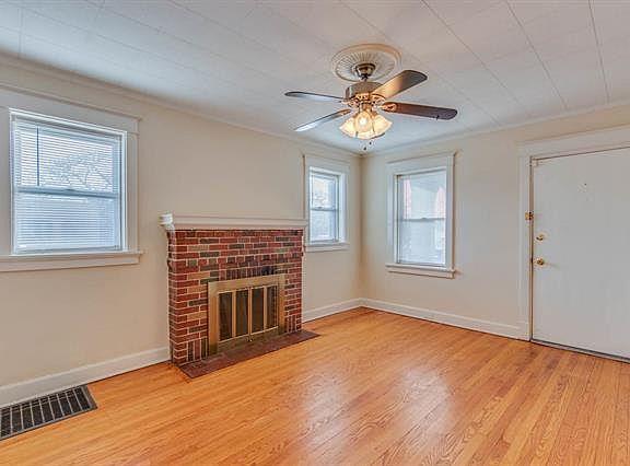 4th image of 6201 Bradley Ave