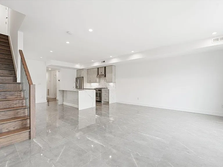 290 Griffith St #2 — Photo 18