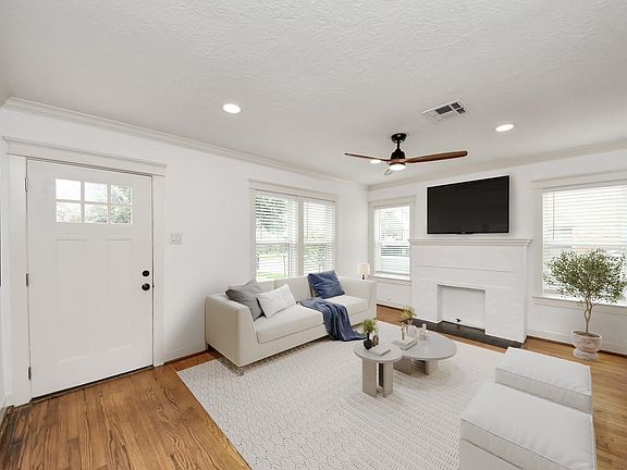 5th image of 609 Reid St