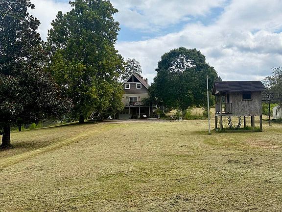 2nd image of 686 Mill Hill Rd