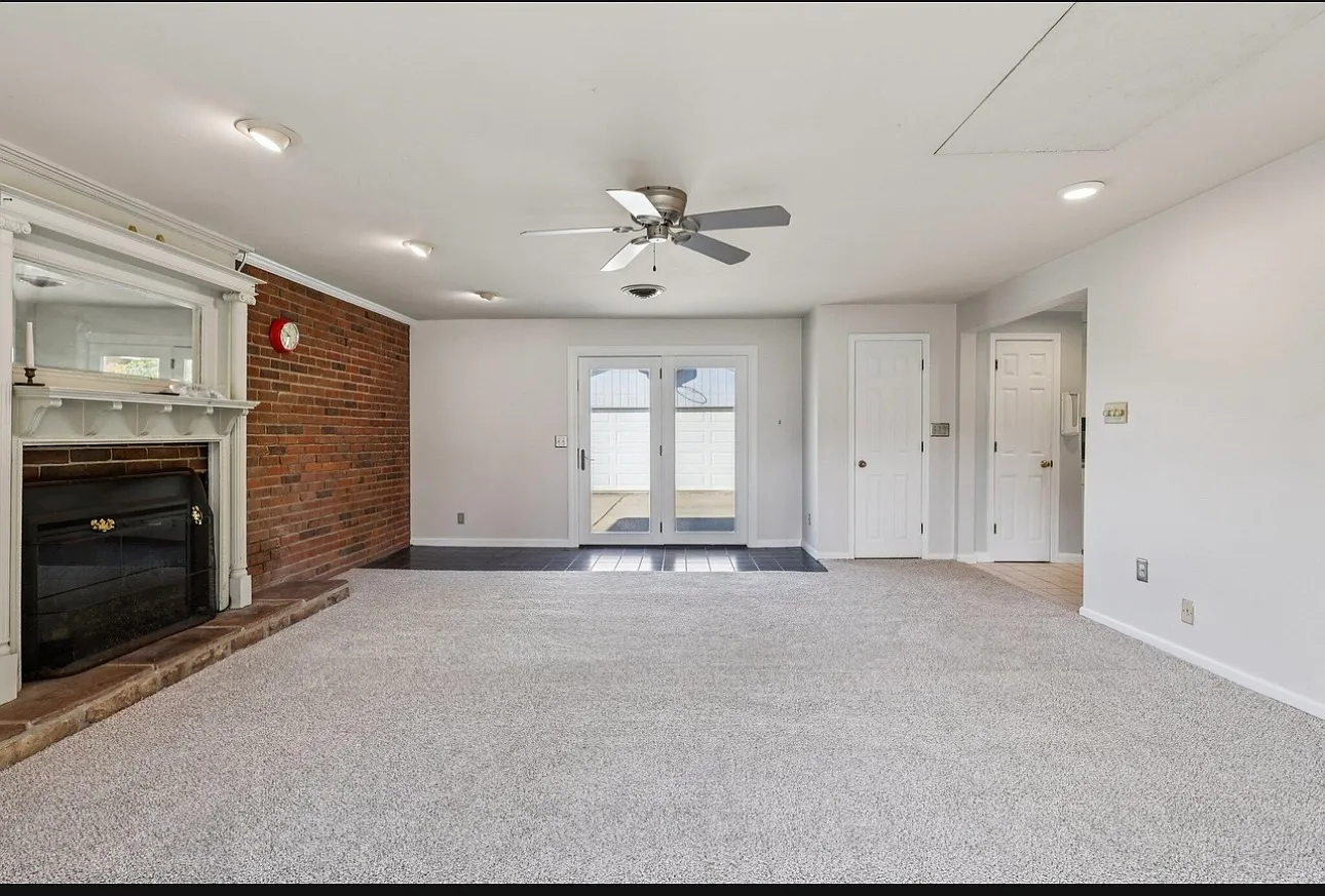 3 bed, 2100 sqft, $3,300 — Photo 4