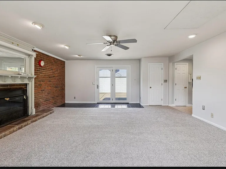 3025 Brookwood Dr — Photo 4