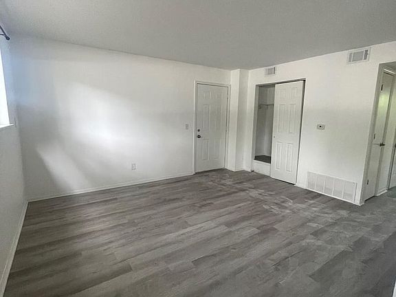 5th image of 3520 Heatherton Dr APT 2