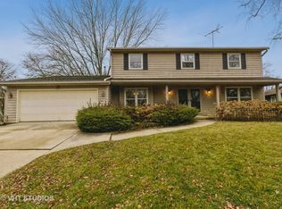 1014 Dover Ct, Libertyville, IL 60048